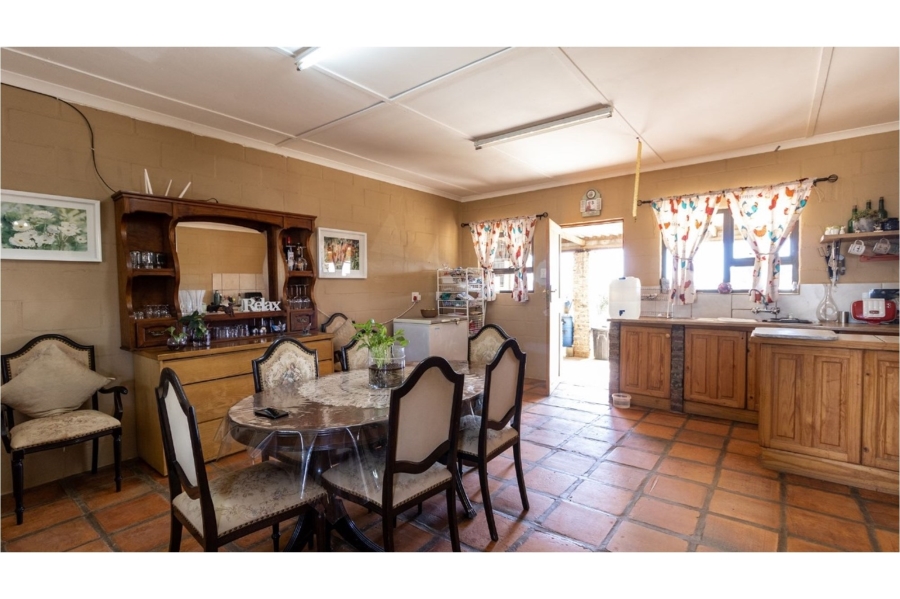 4 Bedroom Property for Sale in Hooikraal Western Cape